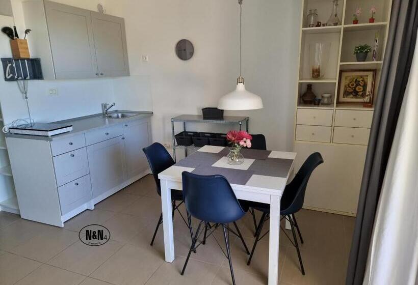 Пансион N&n Apartments And Rooms By Locap Group