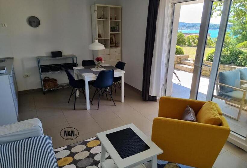 Пансион N&n Apartments And Rooms By Locap Group