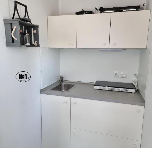 Пансион N&n Apartments And Rooms By Locap Group