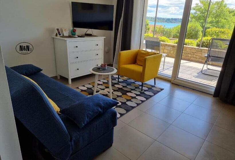 Пансион N&n Apartments And Rooms By Locap Group