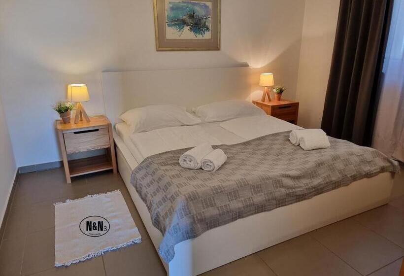 Пансион N&n Apartments And Rooms By Locap Group