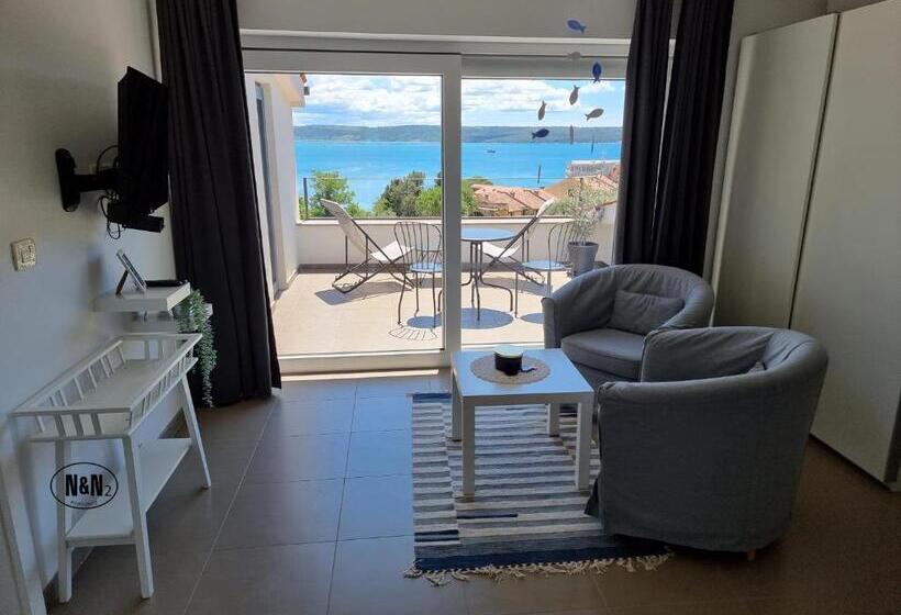 Пансион N&n Apartments And Rooms By Locap Group