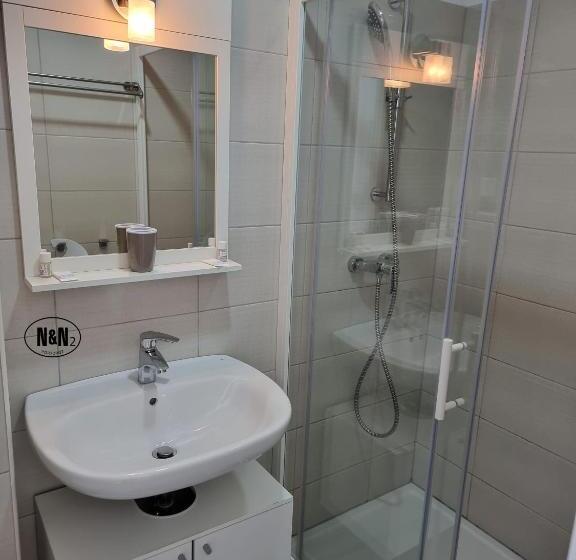 Пансион N&n Apartments And Rooms By Locap Group