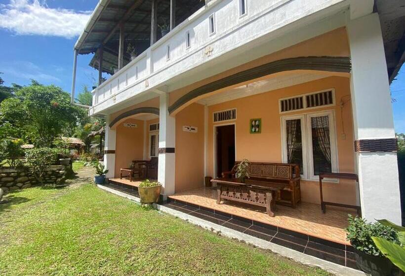 پانسیون Sumatra Cheeky Monkeys