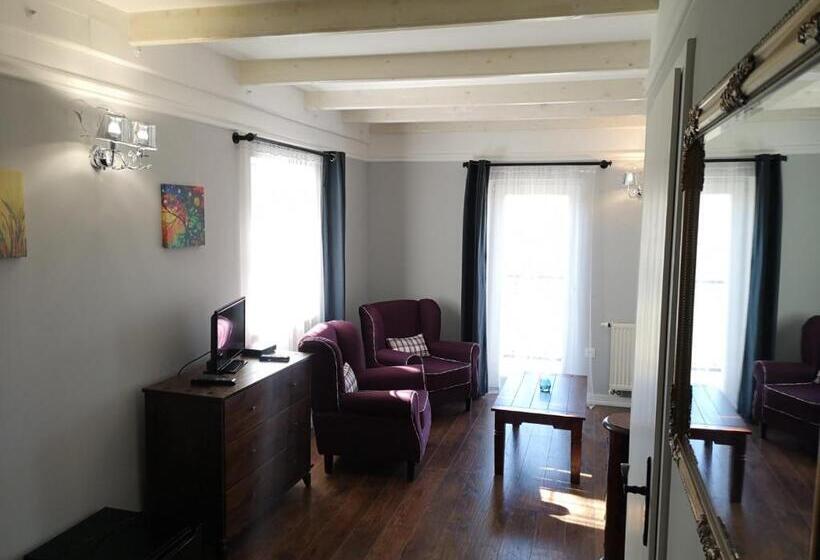 پانسیون Varga Villa