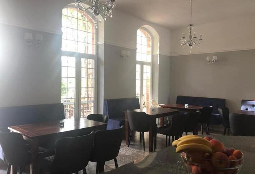 پانسیون Varga Villa