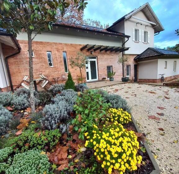 پانسیون Varga Villa