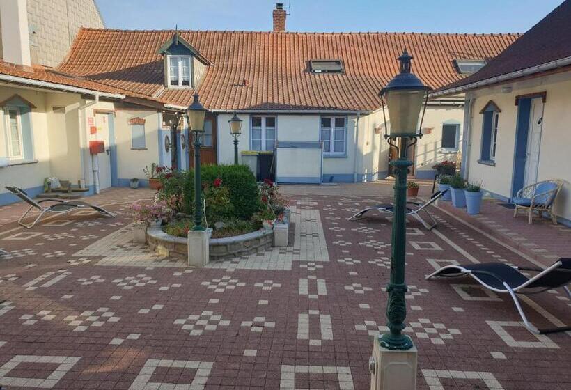 호텔 Logis   Hôtel & Restaurant L Envie Des Mets