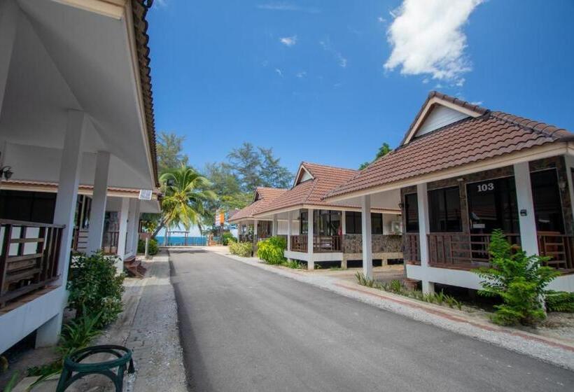 Pensionat หาดทรายขาวรีสอร์ท