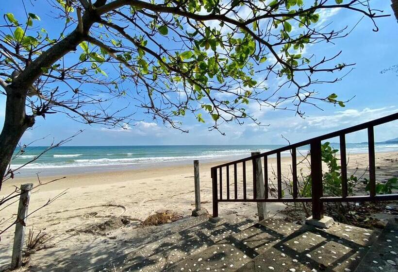 פנסיון หาดทรายขาวรีสอร์ท