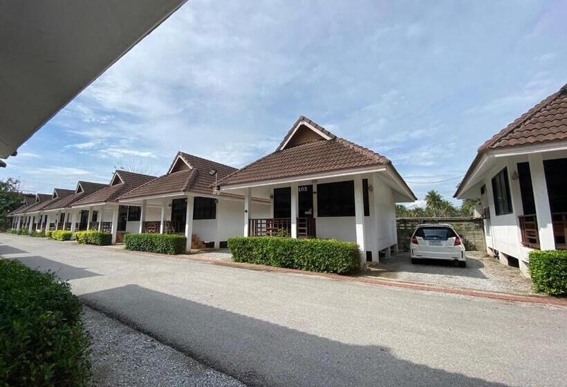 Pensionat หาดทรายขาวรีสอร์ท