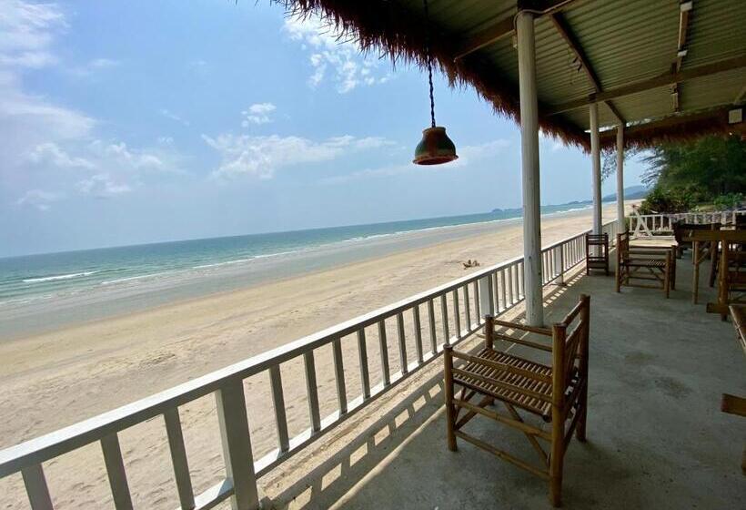 Pensionat หาดทรายขาวรีสอร์ท