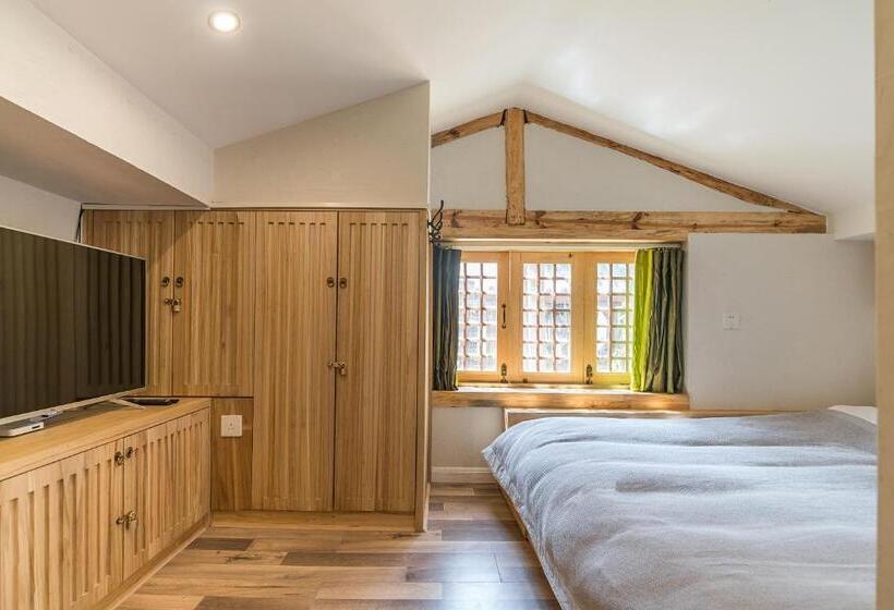 پانسیون Eden Court