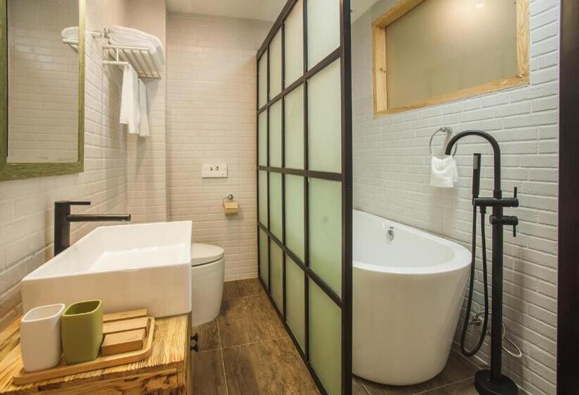 پانسیون Eden Court