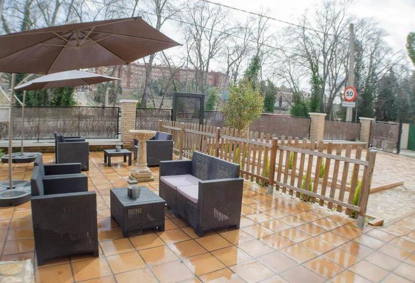 פנסיון Hostal Los Calatravos