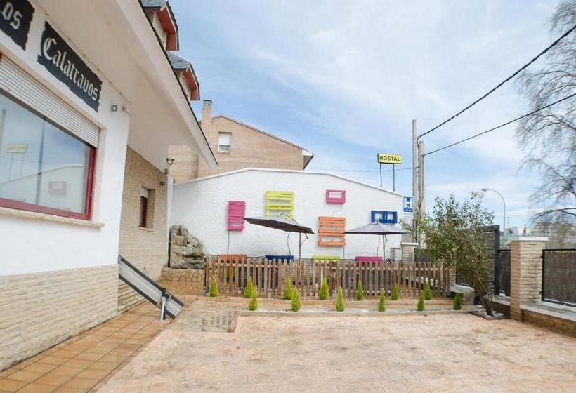 פנסיון Hostal Los Calatravos