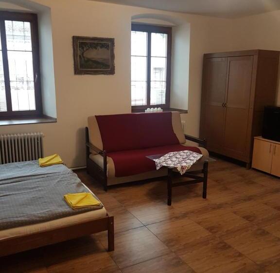 بنسيون Apartmán 1, Třílůžkový S Přistýlkou S Kuchyní A Koupelnou