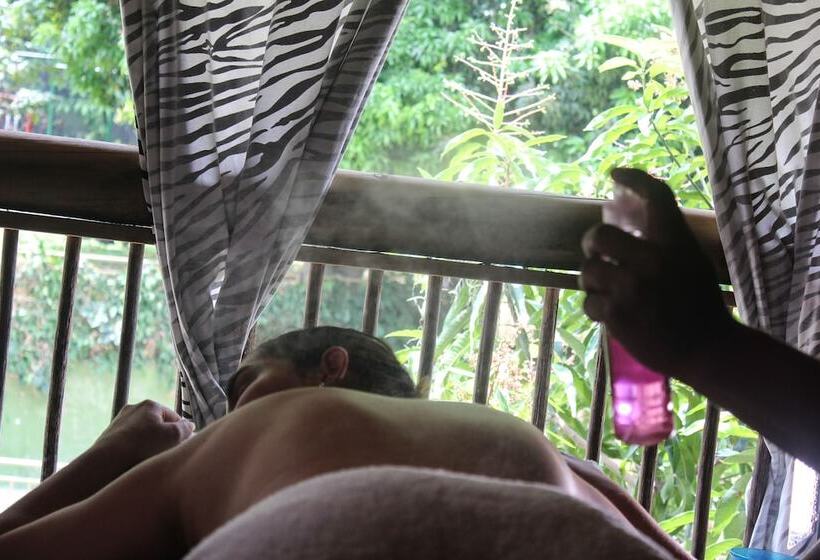 הוסטל Rio Escondido