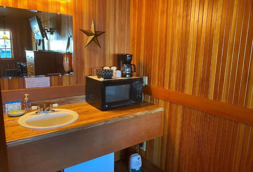 فندق صغير Whistling Winds Motel