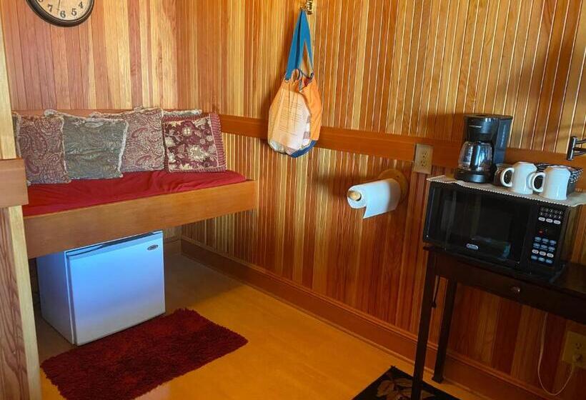 فندق صغير Whistling Winds Motel