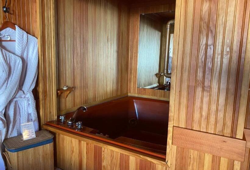 فندق صغير Whistling Winds Motel