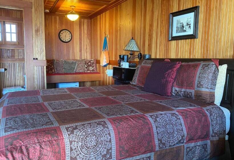 فندق صغير Whistling Winds Motel