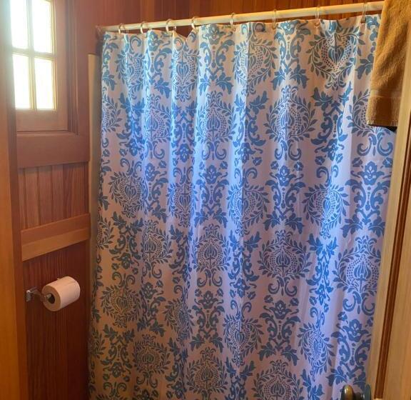 فندق صغير Whistling Winds Motel