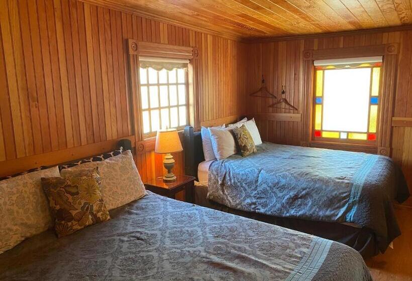 فندق صغير Whistling Winds Motel