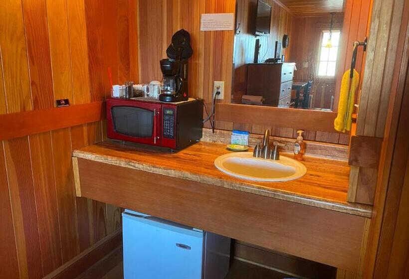 فندق صغير Whistling Winds Motel