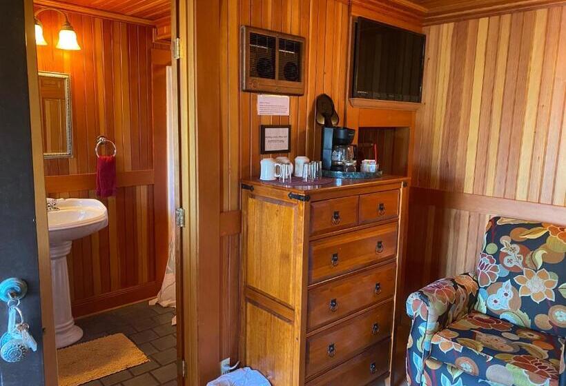 فندق صغير Whistling Winds Motel