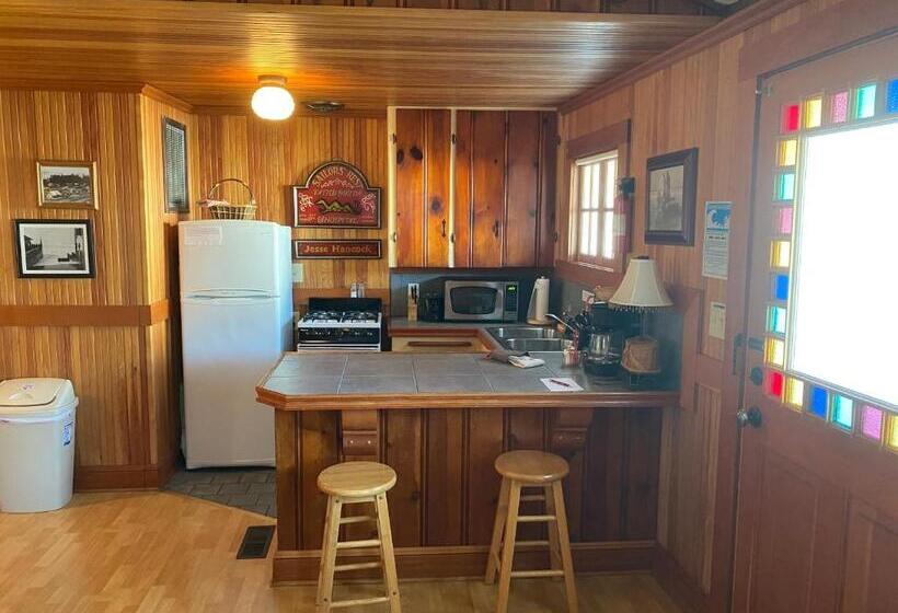 فندق صغير Whistling Winds Motel