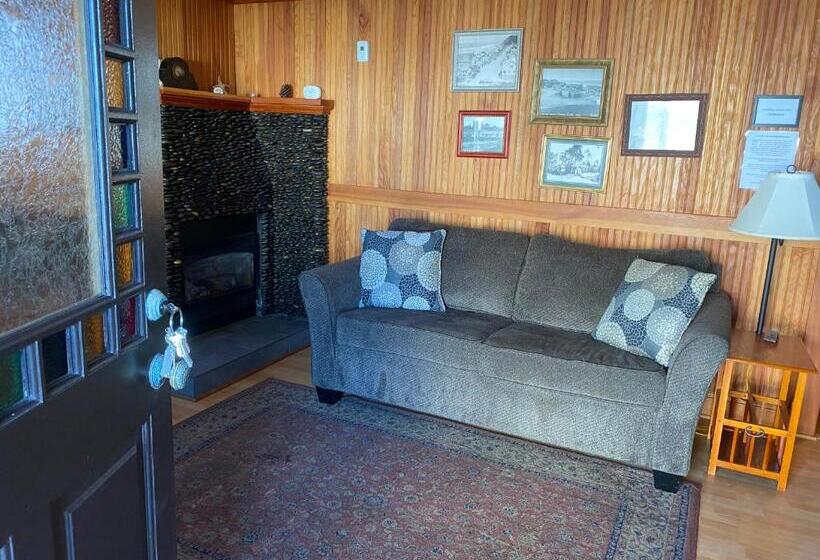 فندق صغير Whistling Winds Motel