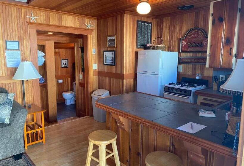 فندق صغير Whistling Winds Motel