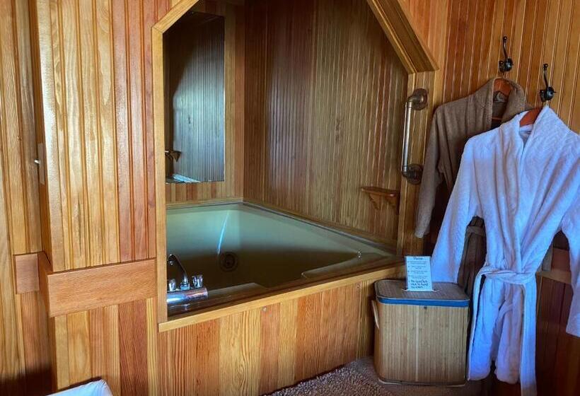 فندق صغير Whistling Winds Motel