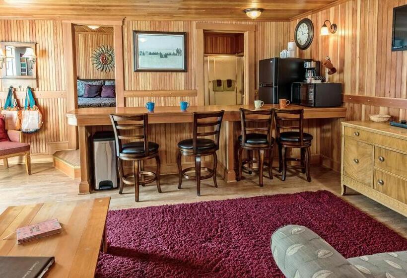 فندق صغير Whistling Winds Motel