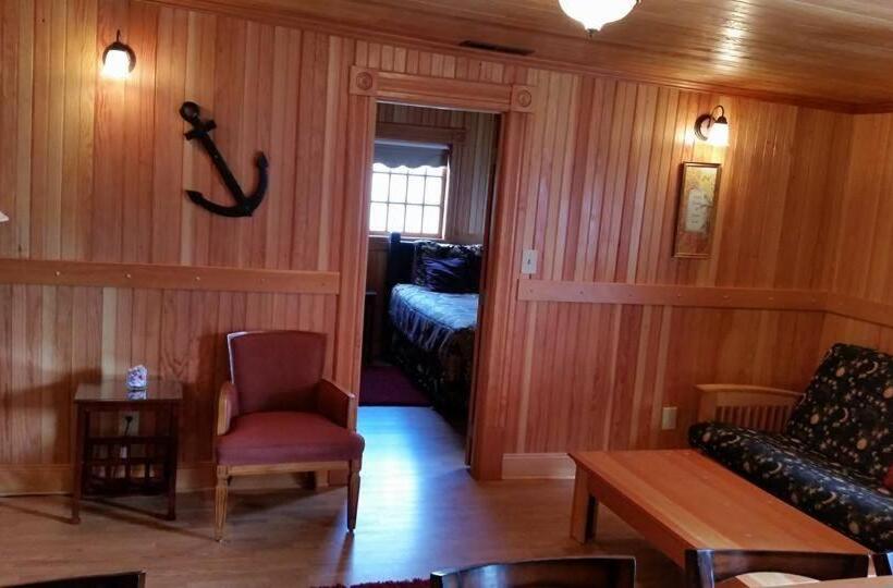 فندق صغير Whistling Winds Motel