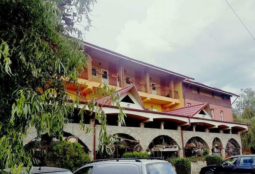 ホテル Hanul Ursilor