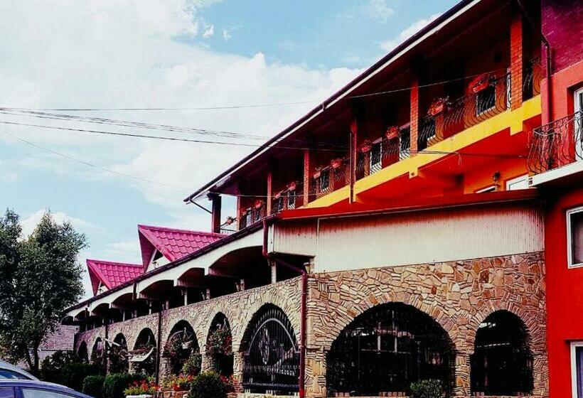 בית מלון כפרי Hanul Ursilor