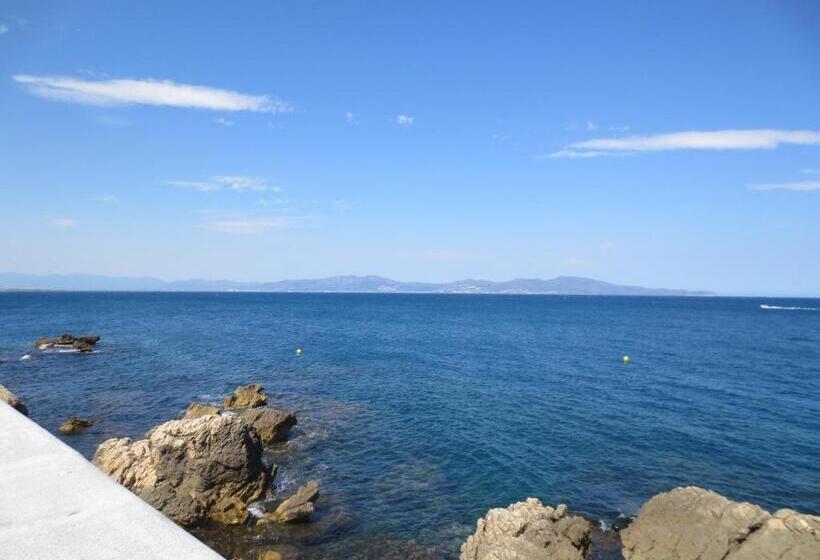 Отель Jardi De Pedra