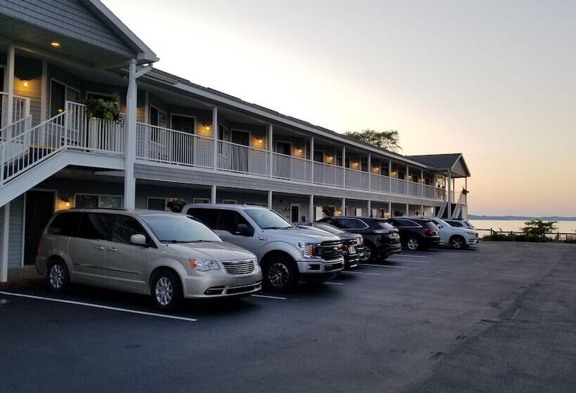 호스텔 Brio Beach Inn