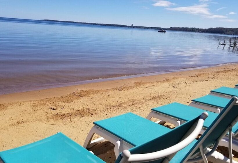 호스텔 Brio Beach Inn