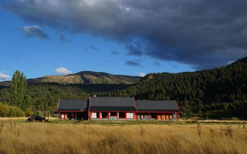 הוסטל La Pilarica River & Mountain Lodge