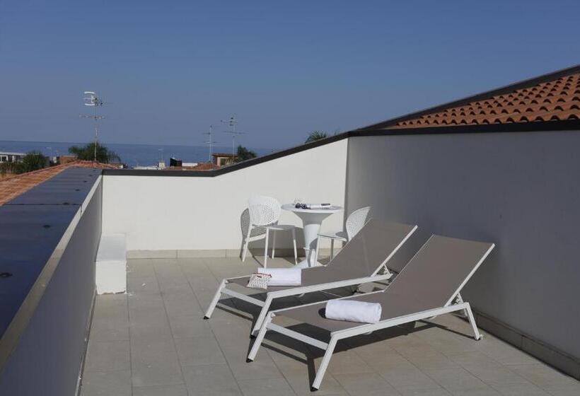 Path House   Etna & Sea View
