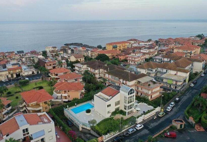 Path House   Etna & Sea View