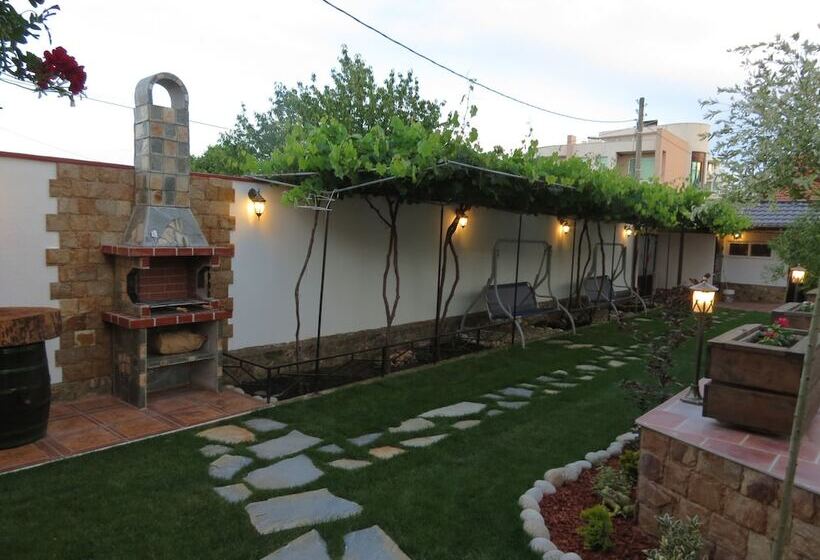 پانسیون Aurora Guest House