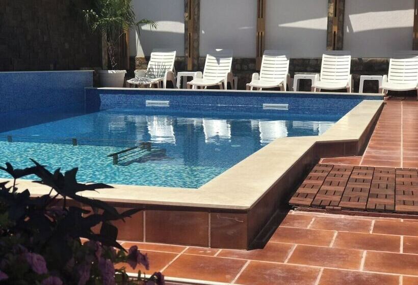 پانسیون Aurora Guest House