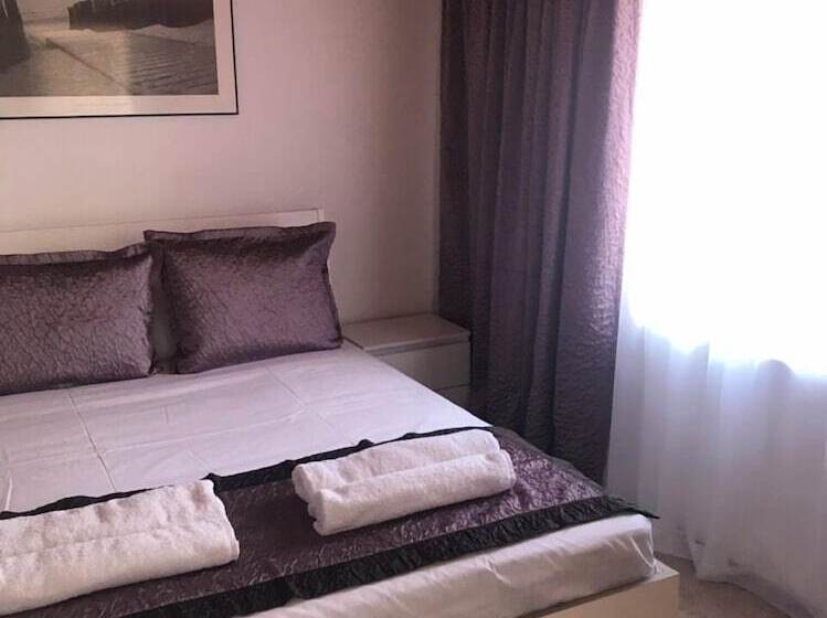 پانسیون Aurora Guest House