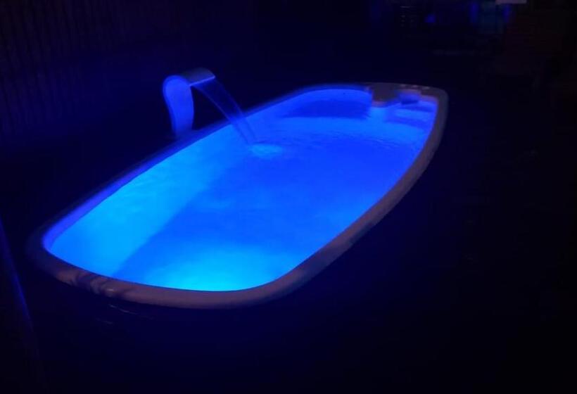 پانسیون Hindu Box Containers E Cabanas