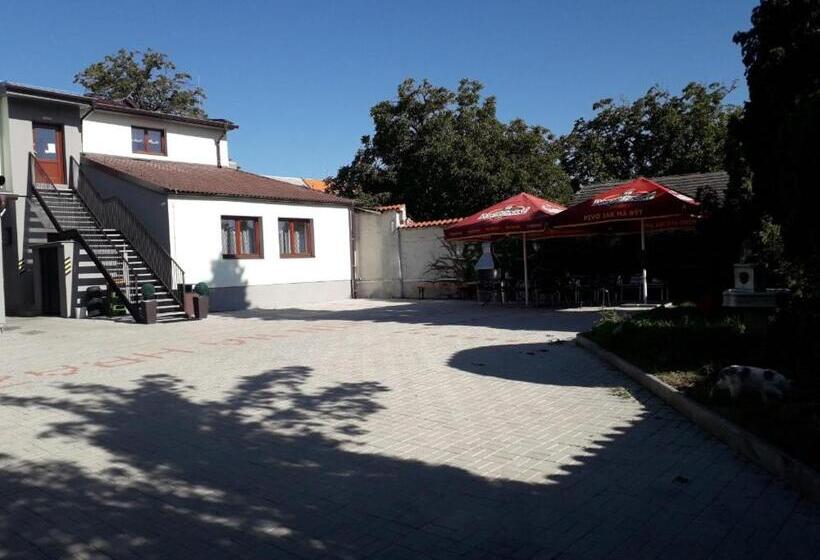 ペンション Penzion Na Hrazi