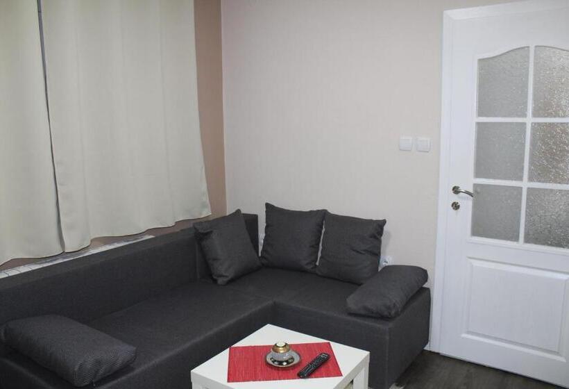 پانسیون Villa Flora Apartments Krushevo